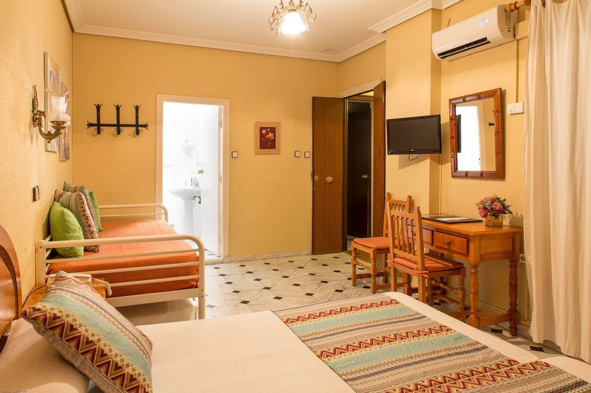 Bed & Breakfast Naranjo Seville Exterior photo